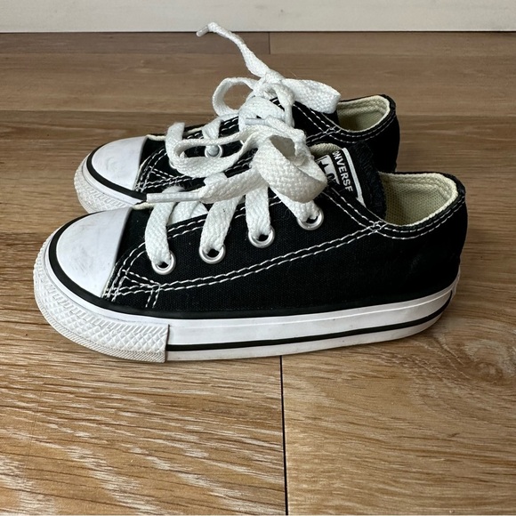 Converse Toddler Unisex Size 6 Chuck Taylor All Star Low-Top Sneakers - Picture 4 of 10